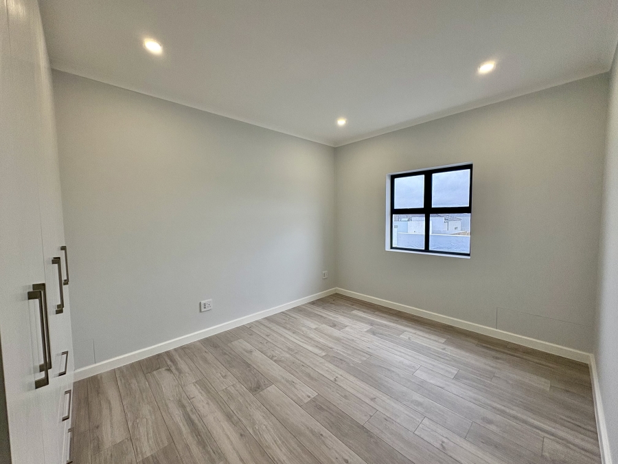 To Let 4 Bedroom Property for Rent in Sandown Western Cape